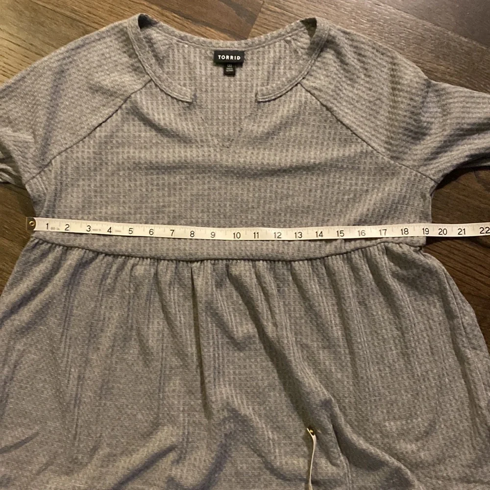 Torrid Waffle Knit Babydoll Long Sleeve T Shirt 00 00X EUC Gray